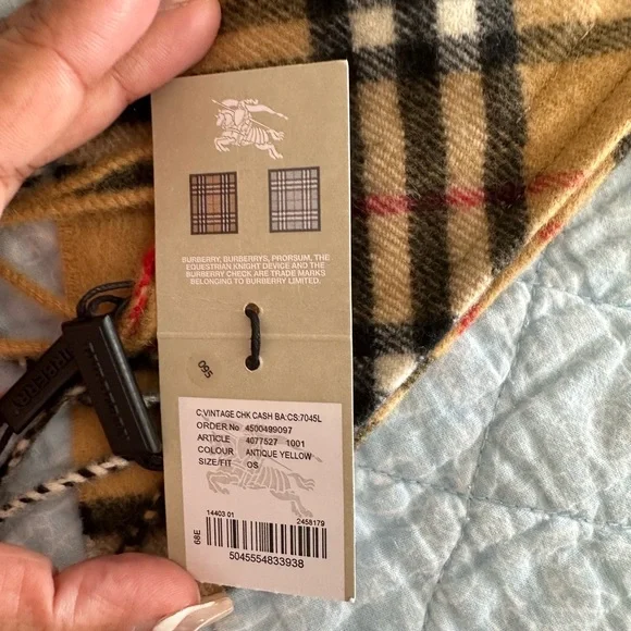 Authentic children’s Burberry Bandana Scarf NWT box - Picture 8 of 11